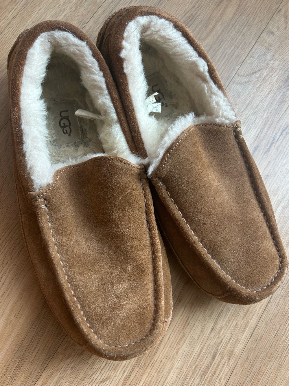 UGG Men’s Ascot Chestnut Brown Suede Slip-On Moccasins Slippers Sz 8